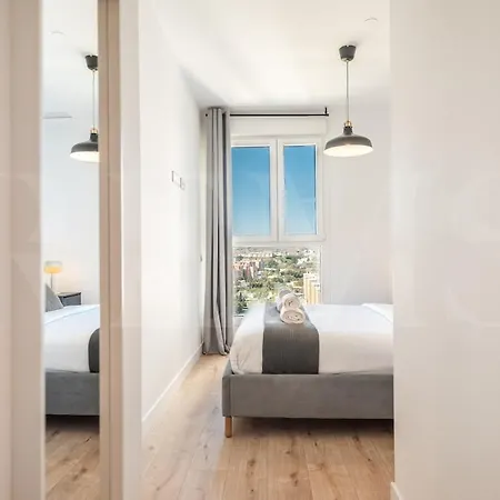 아파트 23rd Floor With Pool & Gym Rems